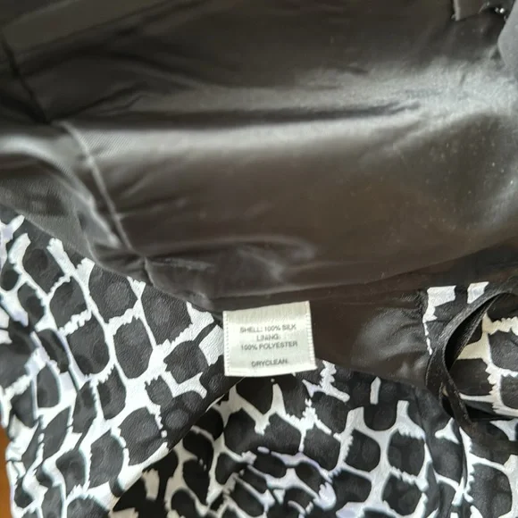 White House Black Market 100% silk mini dress - Picture 4 of 6